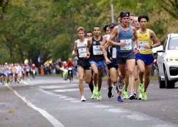 Marathon de Nantes: Romain Lecaplain and Camille Chaigneau Energized by the Roaring Crowd!