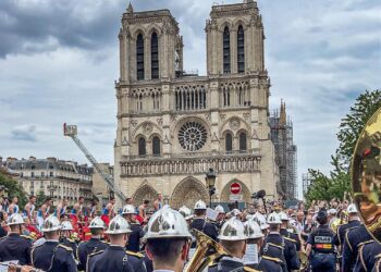 Les Liens Étonnants entre le Pape François et la France : Une Relation Complexe à Travers Notre-Dame, la Corse et Marseille