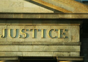 À Nice, le mystère du &lsquo;tueur au mixeur&rsquo; : acquittement choquant dans l&rsquo;affaire du meurtre paternel