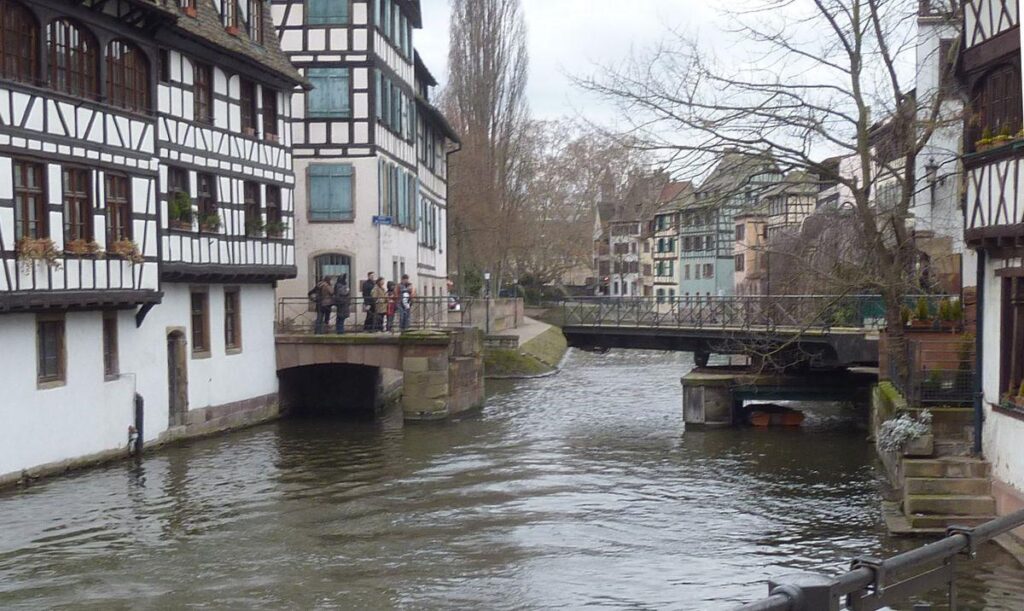 Le Pont Tournant de Strasbourg : Un Trésor Historique en Quête d’Avenir