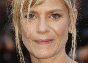 Le Grand Bain ce soir sur France 2 : Découvrez l&rsquo;actrice et chanteuse qui aurait pu incarner Marina Foïs !