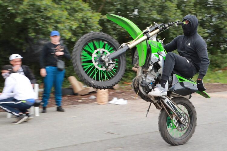 Une Nuit de Rodéo Urbain à Bordeaux : 3.000 Participants Évacués par la Police !