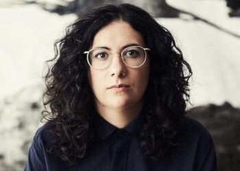 Discover the Enchanting World of NÉO-ROMANCE by Alexandra Stréliski!