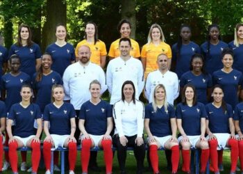 Découvrez les Nouveaux Maillots Éblouissants de l&rsquo;Équipe de France Féminine!