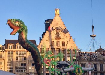 Experience the Spectacle: A Dazzling Parade of Dance, Drag, and Glowing Jellyfish at Lille 3000 Fiesta!