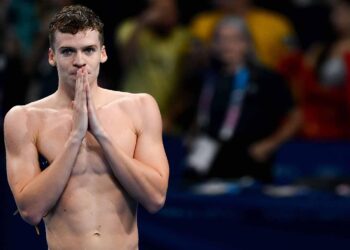 Pourquoi Léon Marchand Manquera les Championnats de France : Une Décision Inattendue de la Fédération
