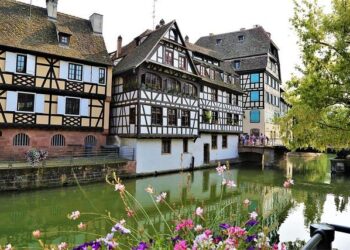 Strasbourg Cathedral Pays Tribute to Pope Francis