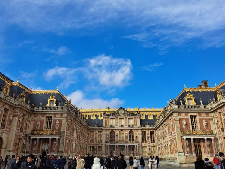 Versailles on Alert: Traffic Restrictions Ahead of the Choose France Summit!