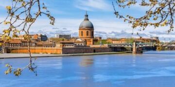 Tisséo Revamps Téléo Cabins in Vibrant Tour de France Colors to Celebrate the Event in Toulouse