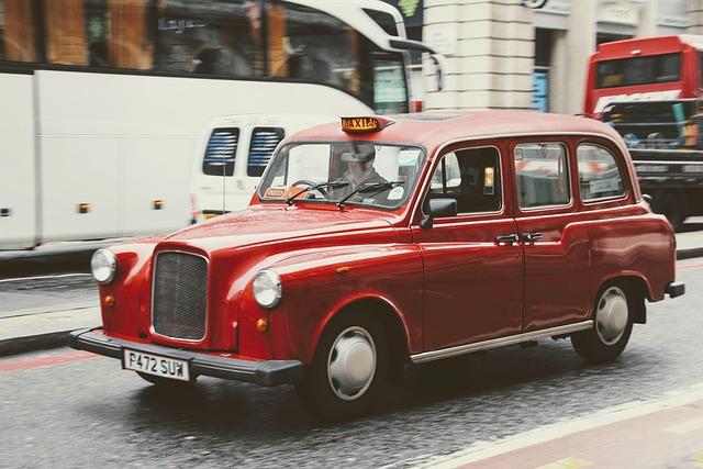 150 Bordeaux Taxis Rally Together to Support Hospitals This Monday