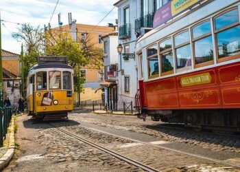 Le tramway traverse l’Erdre entre Nantes et La Chapelle-sur-Erdre : un « moment historique »