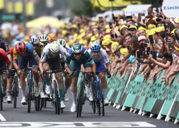 Thrilling Finale: The Tour de France Concludes on Montmartre Hill Thrilling Finale: The Tour de France Concludes on Montmartre Hill
