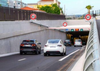 Premier accident spectaculaire dans le nouveau tunnel de la voie Mathis à Nice : une automobiliste placée en garde à vue