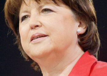La maire de Lille, Martine Aubry, annonce sa démission pour mi-mars, à un an des élections municipales