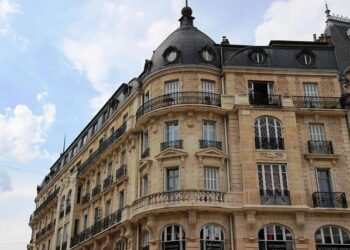From Paris to Nice: Crossing France by Paddleboard to Fight Water Pollution