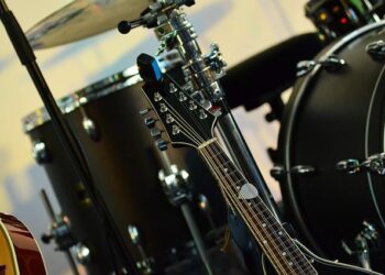 « Signal To Noise » par Forced Entertainment : emprise et défonçage de portes ouvertes captivants