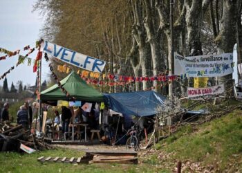 Opponents Rally at Toulouse Station Following Restart of Autoroute A69 Construction