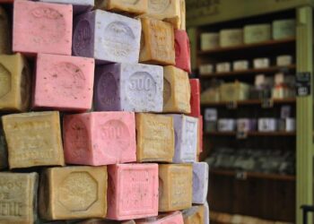 À Marseille, secouru par les pompiers, il menace l’équipe avec un cutter dans l’ascenseur