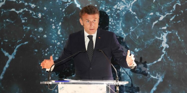 « Ici, la science n’a pas de frontières » : Emmanuel Macron invite les chercheurs américains à rejoindre la France