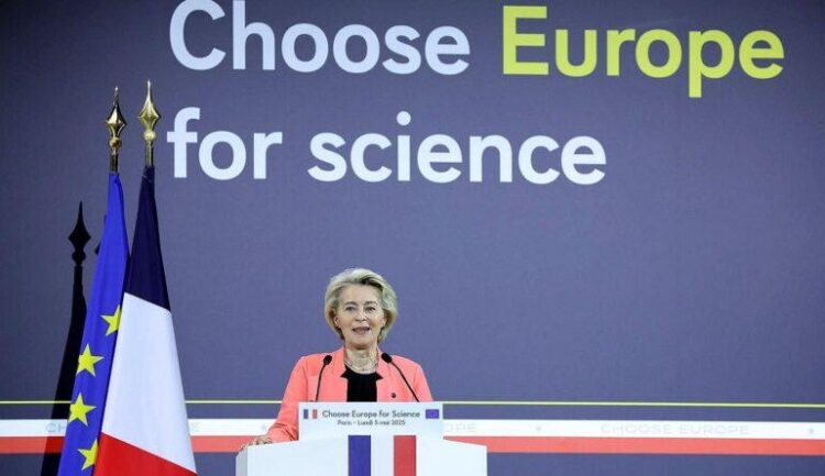 «Choose France for Science» : Emmanuel Macron lance une grande invitation aux chercheurs étrangers