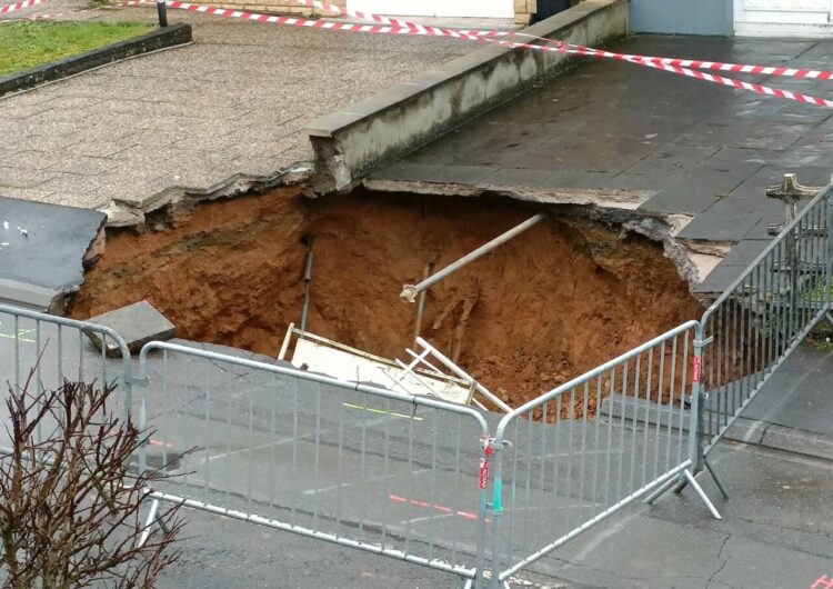 Un énorme trou béant apparaît dans le jardin d’un particulier près du chantier du métro de Toulouse
