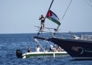 Humanitarian Boat Stopped by Israel: Toulouse Mayor Threatened Amid Growing Mobilization
