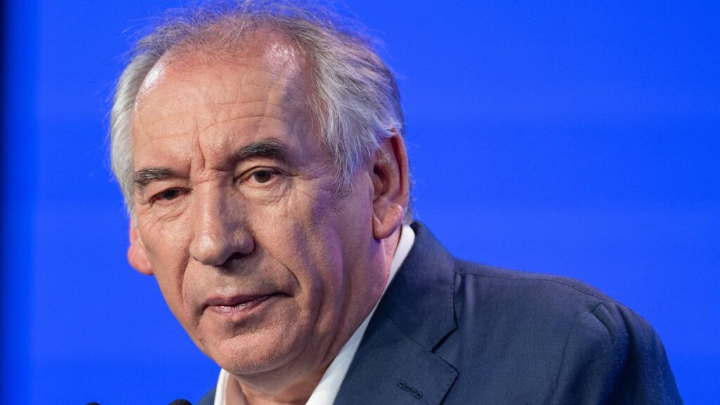 Bayrou appelle les géants de la tech à soutenir les plus petits
