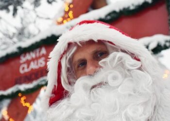 Un père aurait tenté de tuer son fils de sept ans en le jetant du balcon à Montpellier  Un père aurait tenté de tuer son fils de sept ans en le jetant du balcon à Montpellier  Tentative dramatique : un père jette son fils de sept ans du balcon à Montpelli