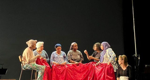 Les mères de La Belle de Mai envoûtent la scène du Festival de Marseille avec une performance captivante