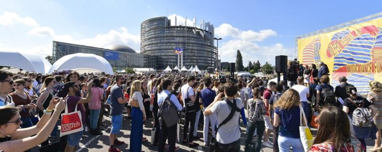 Jeunes Européens en colère : une immense manifestation secoue Strasbourg contre le rétablissement des contrôles frontaliers allemands