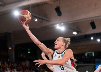 Paris écrase Monaco et s’empare du fauteuil de leader à un pas du premier titre de champion de France