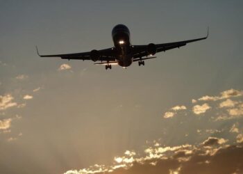 Panique à bord : un Boeing d’Air France obligé de faire un atterrissage d’urgence à cause d’une odeur suspecte Panique à bord : un Boeing d’Air France obligé de faire un atterrissage d’urgence à cause d’une odeur suspecte