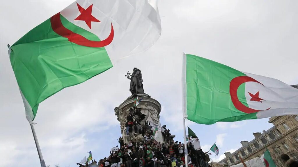 Algérie : Slimani envoie un message fort aux binationaux : « Tu es né en France… joue pour la France »