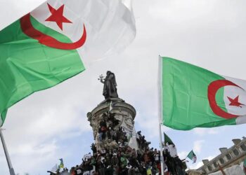 Algérie : Slimani envoie un message fort aux binationaux : « Tu es né en France… joue pour la France »