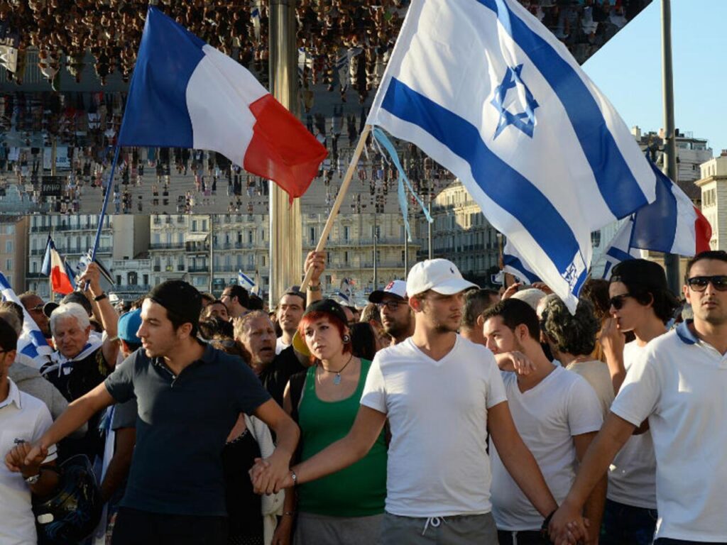Nice : Estrosi maintient fièrement le drapeau israélien sur la mairie malgré l’opposition du préfet