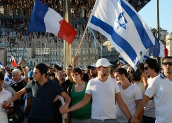 Nice : Estrosi maintient fièrement le drapeau israélien sur la mairie malgré l’opposition du préfet