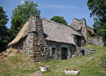 Pierre Arditi et Laurent Gerra en plein tournage à Lyon : ce que l’on sait  —  Pierre Arditi et Laurent Gerra captivent Lyon en plein tournage : découvrez tous les détails !