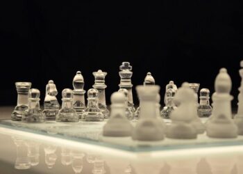 « Le verre a de l’avenir » : l’architecte Ricciotti défend avec passion la mezzanine controversée de la gare de Nantes