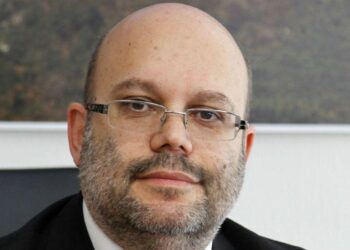 Le maire de Nice et la présidente de France Télévisions en garde à vue : une affaire qui secoue la scène politique  —  Scandal Erupts as Nice’s Mayor and France Télévisions President Placed in Custody, Shaking the Political Landscape