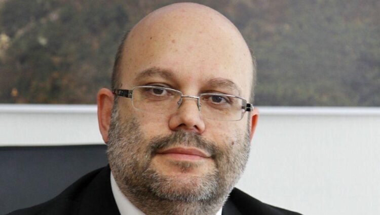 Le maire de Nice et la présidente de France Télévisions en garde à vue : une affaire qui secoue la scène politique  —  Scandal Erupts as Nice’s Mayor and France Télévisions President Placed in Custody, Shaking the Political Landscape