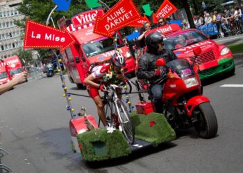 Plongez au cœur de la spectaculaire grande parade du Tour de France ce jeudi à Lille !