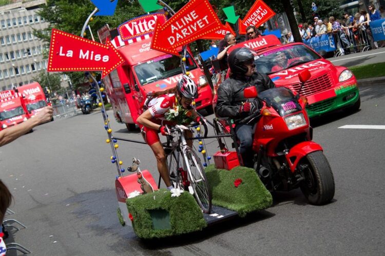Plongez au cœur de la spectaculaire grande parade du Tour de France ce jeudi à Lille !