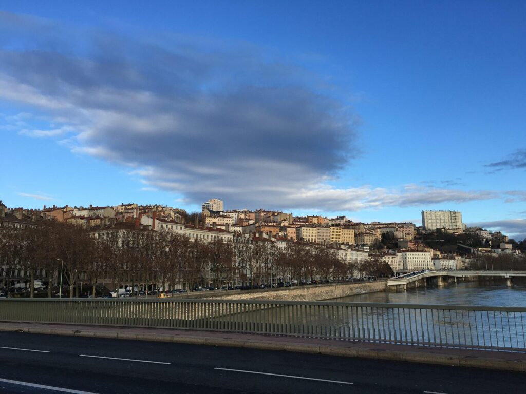 Lyon en alerte chaleur : un pic à plus de 30°C attendu, découvrez les prévisions !  

→  
Canicule à Lyon : préparez-vous à un pic de chaleur au-delà de 30°C !