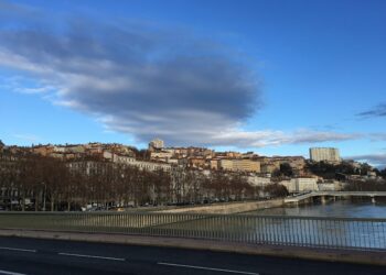 Lyon en alerte chaleur : un pic à plus de 30°C attendu, découvrez les prévisions !  → 
Canicule à Lyon : préparez-vous à un pic de chaleur au-delà de 30°C ! Lyon en alerte chaleur : un pic à plus de 30°C attendu, découvrez les prévisions !  → 
Canicule à Lyon : préparez-vous à un pic de chaleur au-delà de 30°C !