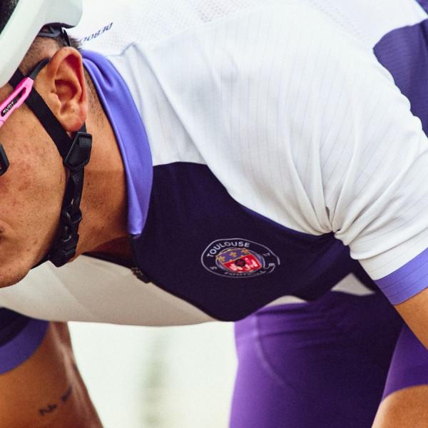 Plongez au cœur du Tour de France avec une capsule cycliste exclusive !