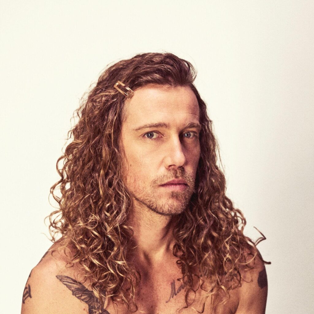Unveiling the Hottest New Singles from Julien Doré, Vitaa, OBOY, SCH, and More!