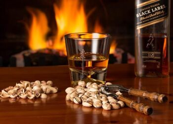 Une cheminée en péril menace de s’effondrer en plein cœur de Bordeaux, trois immeubles évacués d’urgence