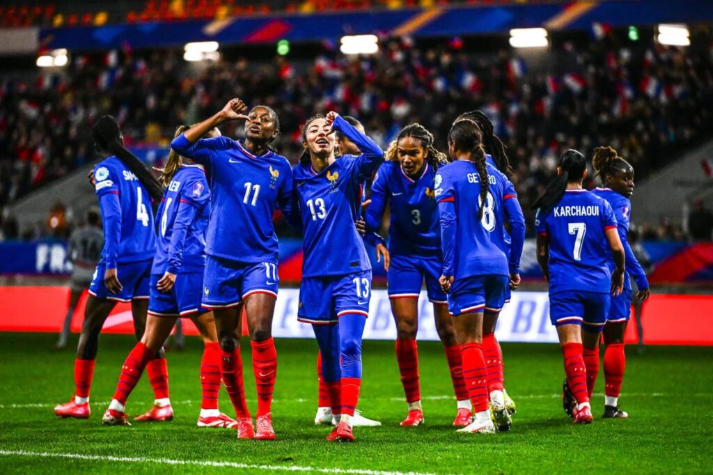 Ne manquez pas le programme TV 100% foot féminin à découvrir absolument !