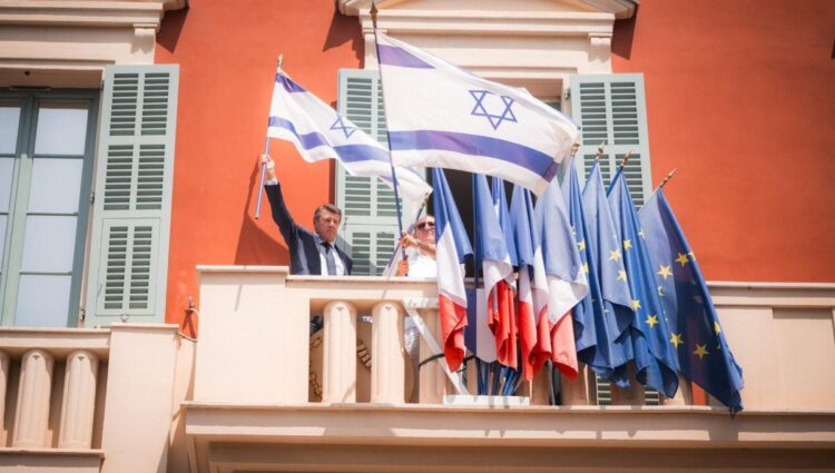 Nice Takes Down Israeli Flags from City Hall After Court Decision Nice Takes Down Israeli Flags from City Hall After Court Decision