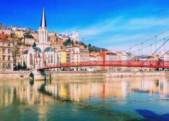 Bold Prison Break in Lyon: Inmate Conceals Himself Inside Cellmate’s Bag to Make Daring Escape